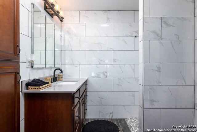 Image 15 of 26 For 9830 Salisbury Dr