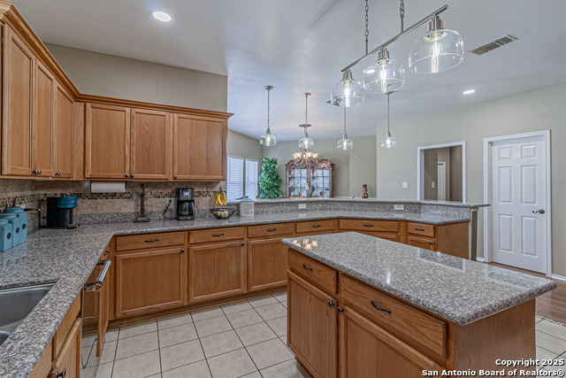 Image 18 of 96 For 323 Shannon Ridge Dr.