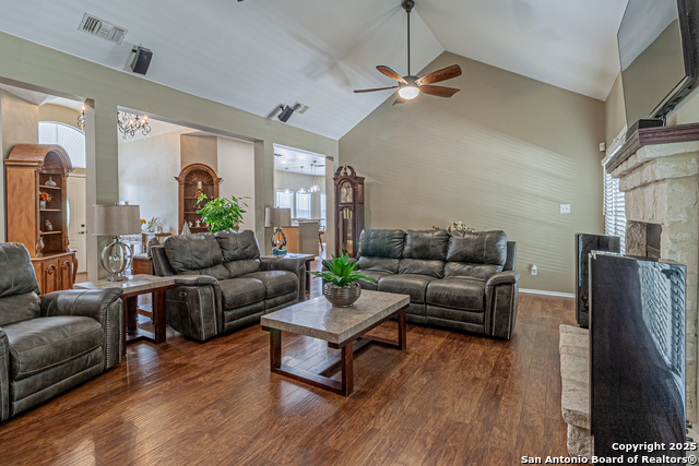 Image 9 of 96 For 323 Shannon Ridge Dr.