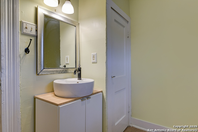 Image 33 of 40 For 529 Mason St