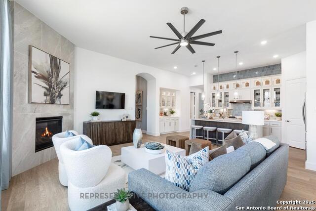 Listing photo id 11 for 313 White Oak