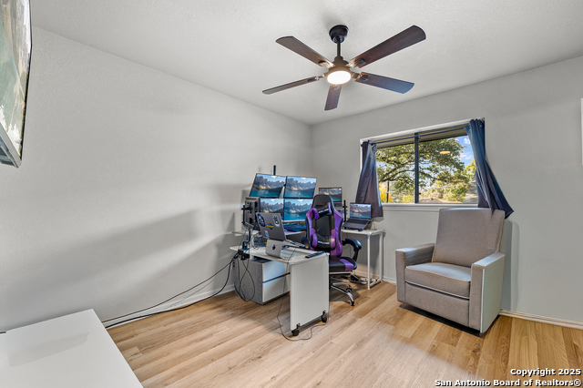 Listing photo id 8 for 1510 Periwinkle St