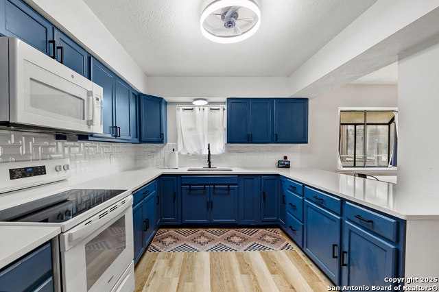 Listing photo id 13 for 1510 Periwinkle St