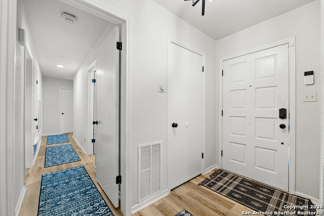 Listing photo id 17 for 1510 Periwinkle St