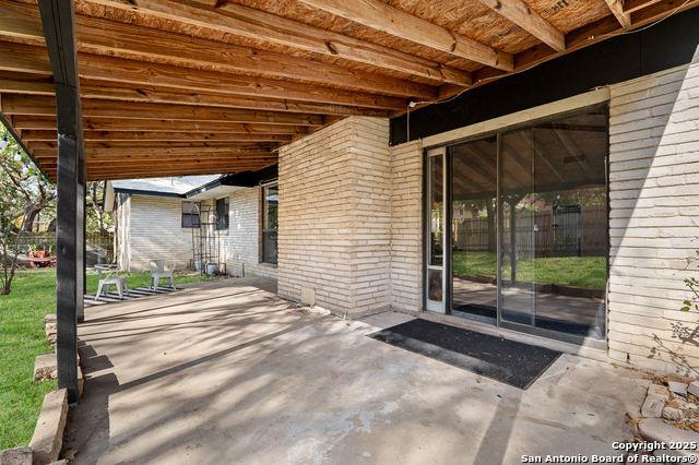 Listing photo id 24 for 1510 Periwinkle St