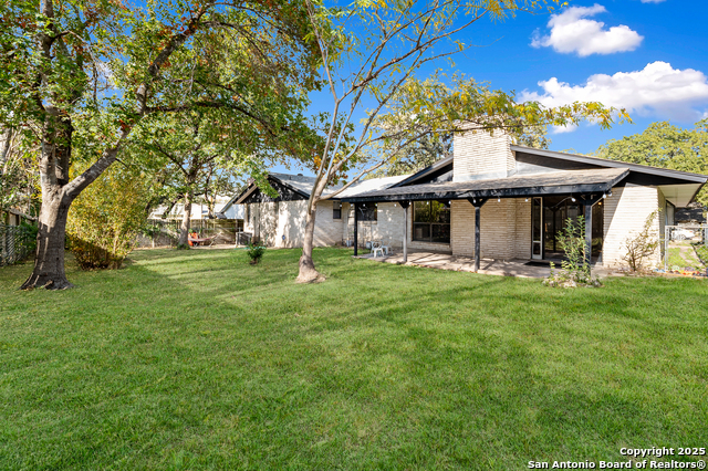 Listing photo id 25 for 1510 Periwinkle St