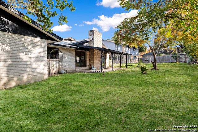 Listing photo id 27 for 1510 Periwinkle St