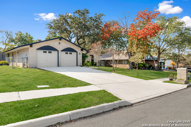 Listing photo id 1 for 1510 Periwinkle St