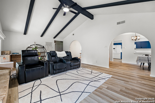 Listing photo id 7 for 1510 Periwinkle St