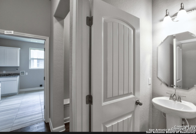 Listing photo id 8 for 622 Singing Creek