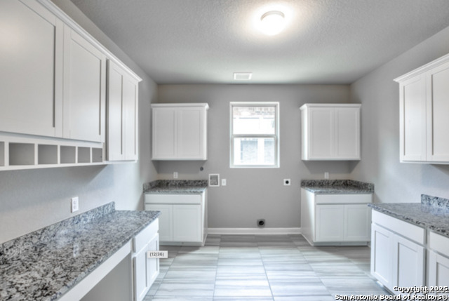 Listing photo id 10 for 622 Singing Creek