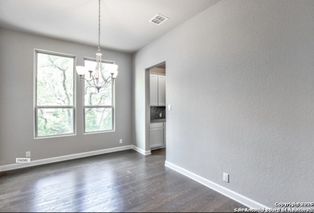 Listing photo id 12 for 622 Singing Creek