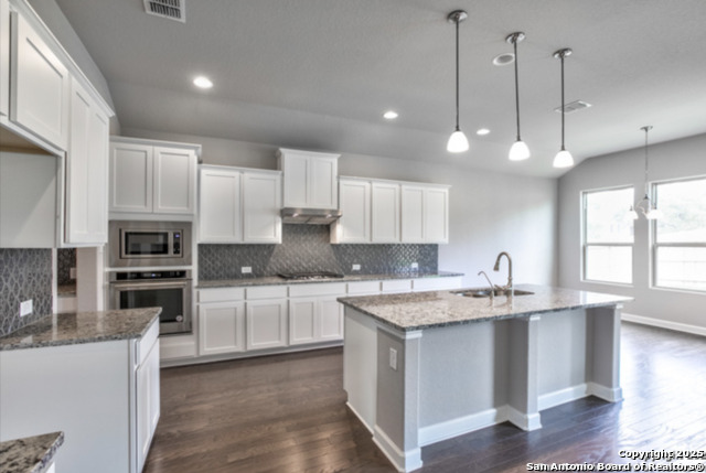 Listing photo id 17 for 622 Singing Creek