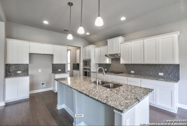 Listing photo id 18 for 622 Singing Creek