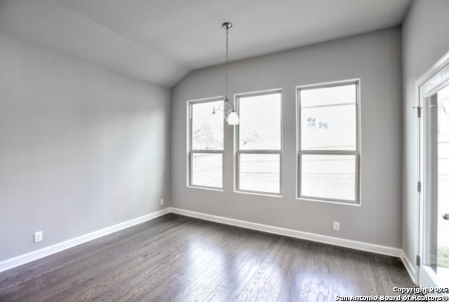 Listing photo id 20 for 622 Singing Creek