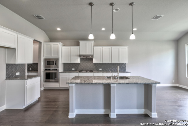 Listing photo id 21 for 622 Singing Creek