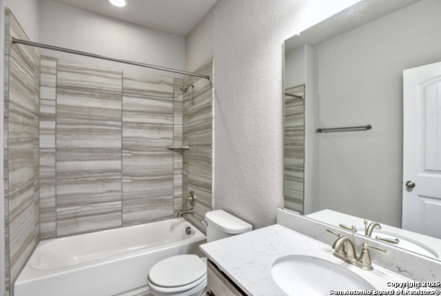 Listing photo id 5 for 622 Singing Creek