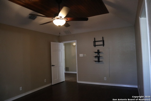 Image 16 of 31 For 10010 Tezel Dr