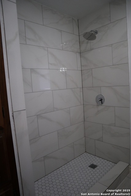 Image 22 of 31 For 10010 Tezel Dr