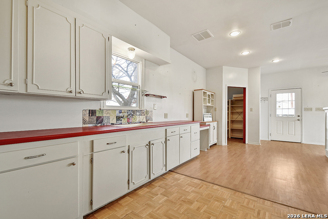 Image 20 of 39 For 507 Parland Place