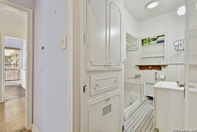 Image 21 of 39 For 507 Parland Place