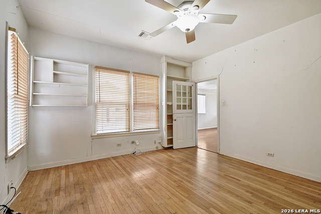 Image 24 of 39 For 507 Parland Place