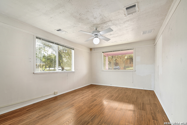 Image 25 of 39 For 507 Parland Place