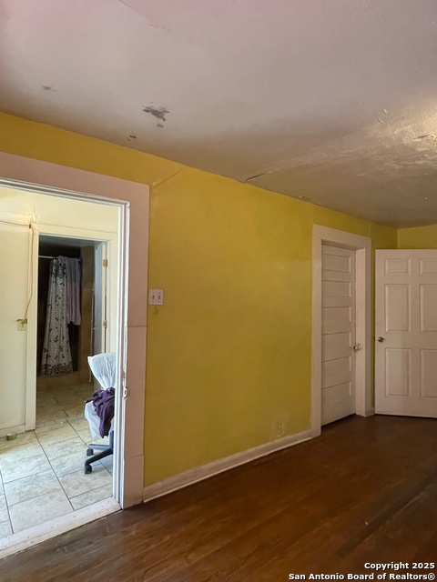 Image 11 of 21 For 1002 Menchaca