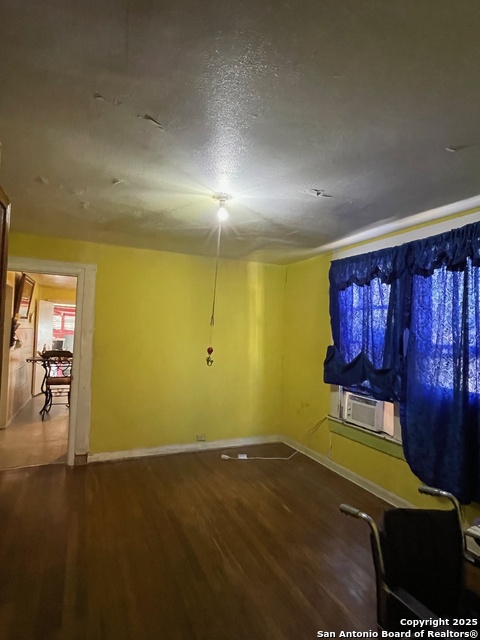 Image 14 of 21 For 1002 Menchaca