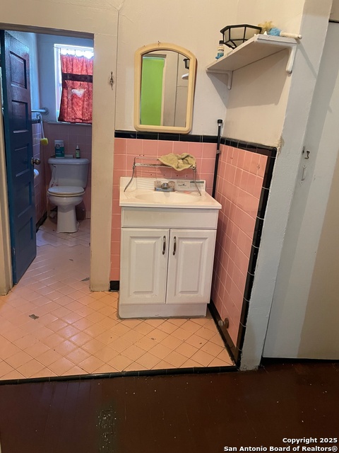 Image 16 of 21 For 1002 Menchaca