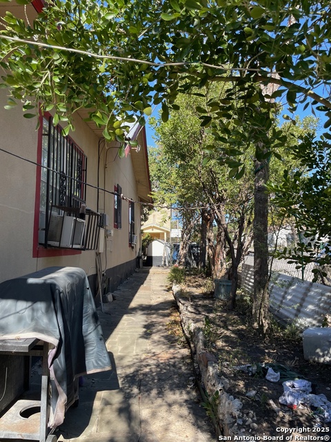 Image 3 of 21 For 1002 Menchaca