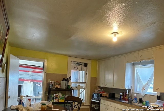 Image 6 of 21 For 1002 Menchaca