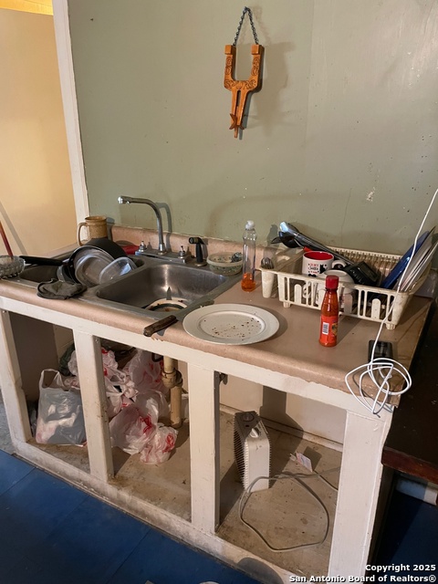 Image 9 of 21 For 1002 Menchaca