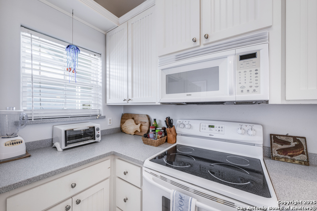 Listing photo id 8 for 1901 S Station St #121  121