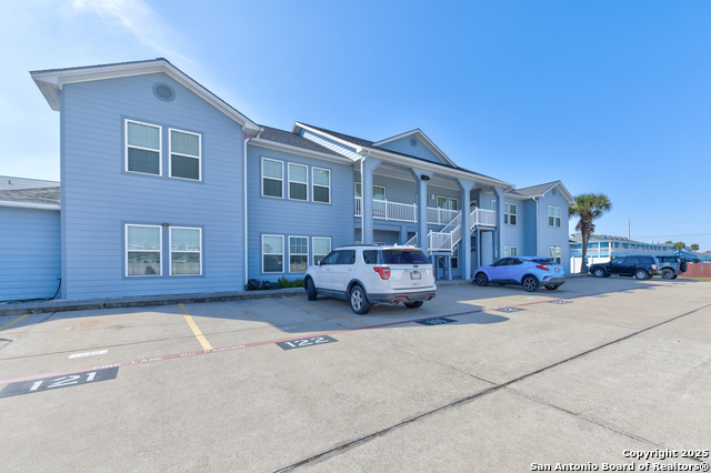 Listing photo id 23 for 1901 S Station St #121  121