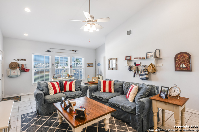 Listing photo id 3 for 1901 S Station St #121  121