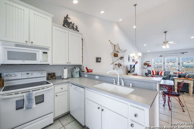 Listing photo id 7 for 1901 S Station St #121  121