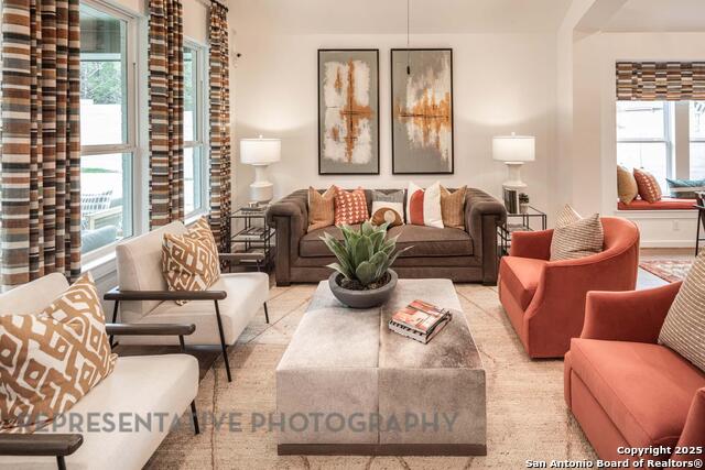 Listing photo id 3 for 837 Saltbush Street