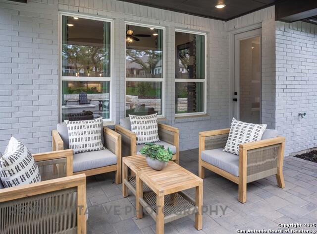 Listing photo id 7 for 837 Saltbush Street