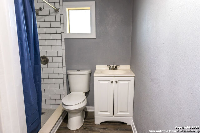 Listing photo id 15 for 5126 Sherry  