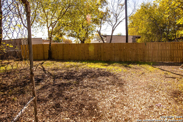 Listing photo id 29 for 5126 Sherry  