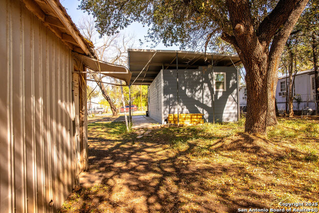 Listing photo id 30 for 5126 Sherry  