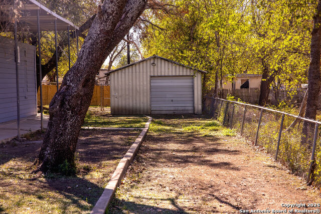 Listing photo id 32 for 5126 Sherry  