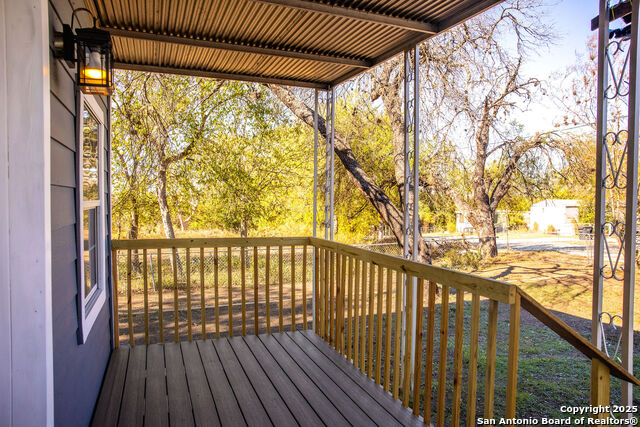 Listing photo id 4 for 5126 Sherry  