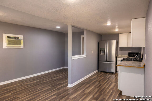 Listing photo id 6 for 5126 Sherry  