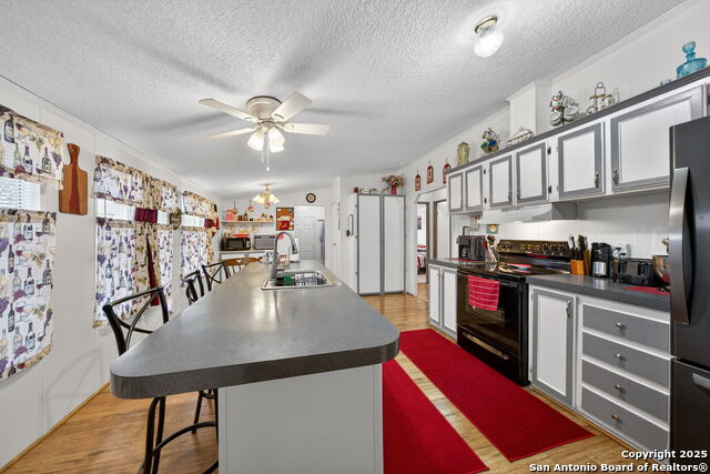 Image 11 of 34 For 350 Parkfield