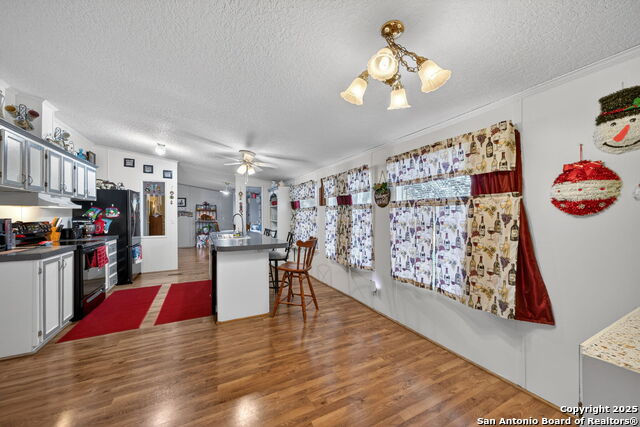 Image 15 of 34 For 350 Parkfield