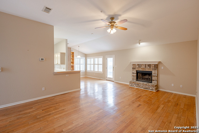 Listing photo id 9 for 303 Turtledove