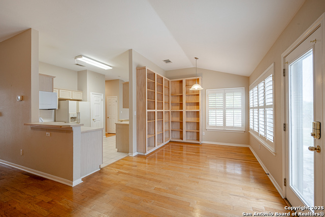 Listing photo id 11 for 303 Turtledove