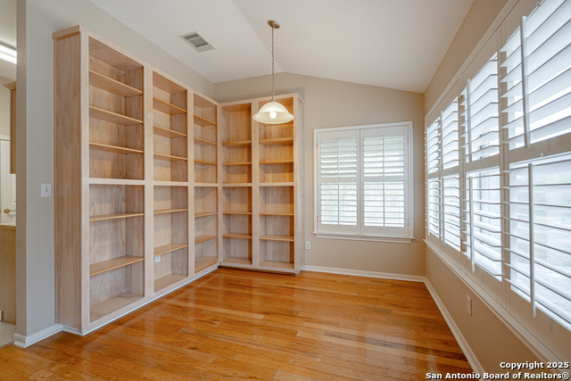 Listing photo id 12 for 303 Turtledove